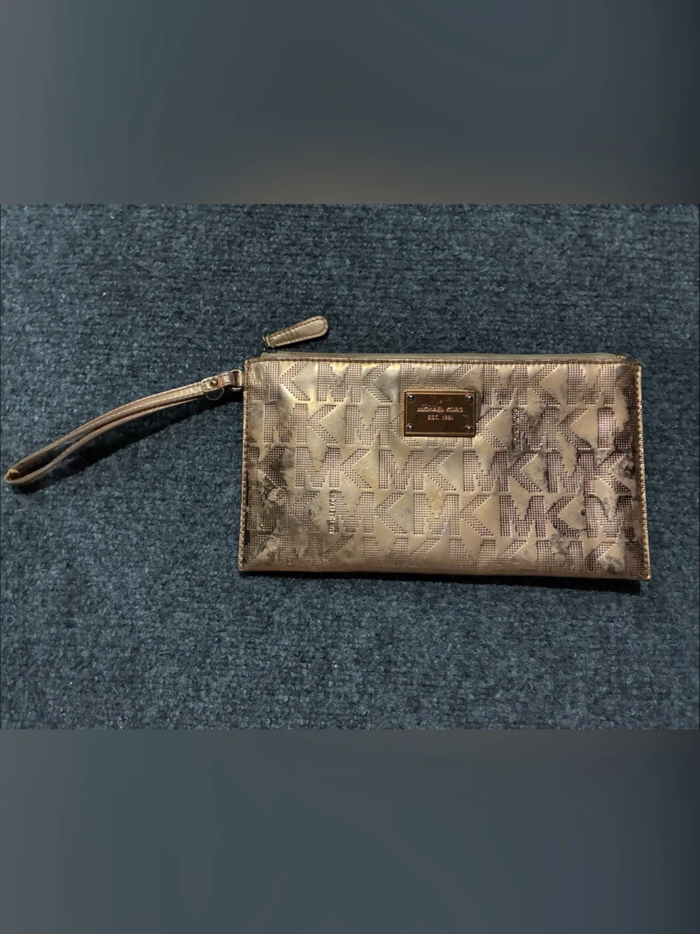 👜 Michael Kors Metallic Gold Logo Wristlet Clutch